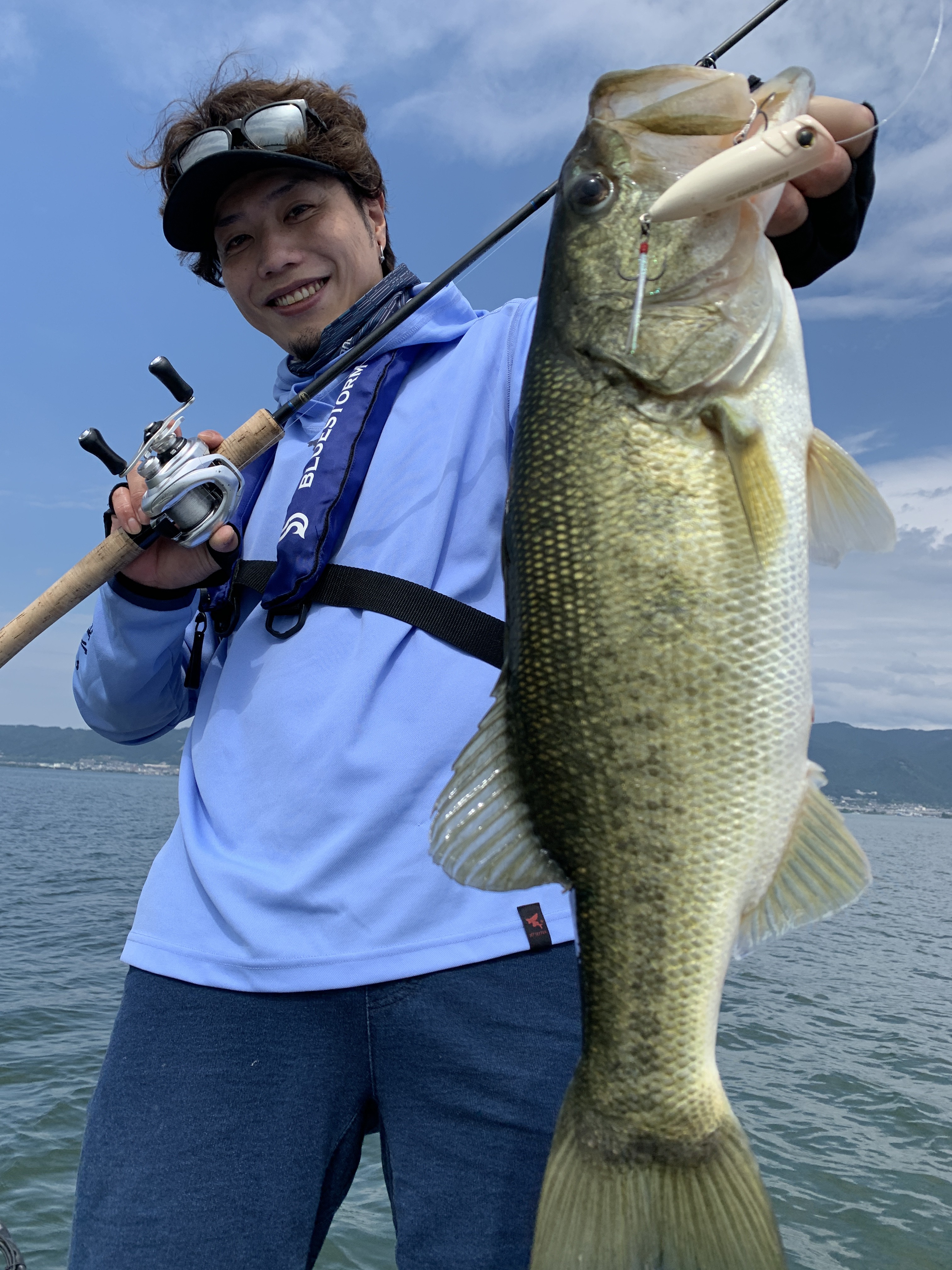 C2131FD5-1B22-466C-A394-3C4A08676B2A