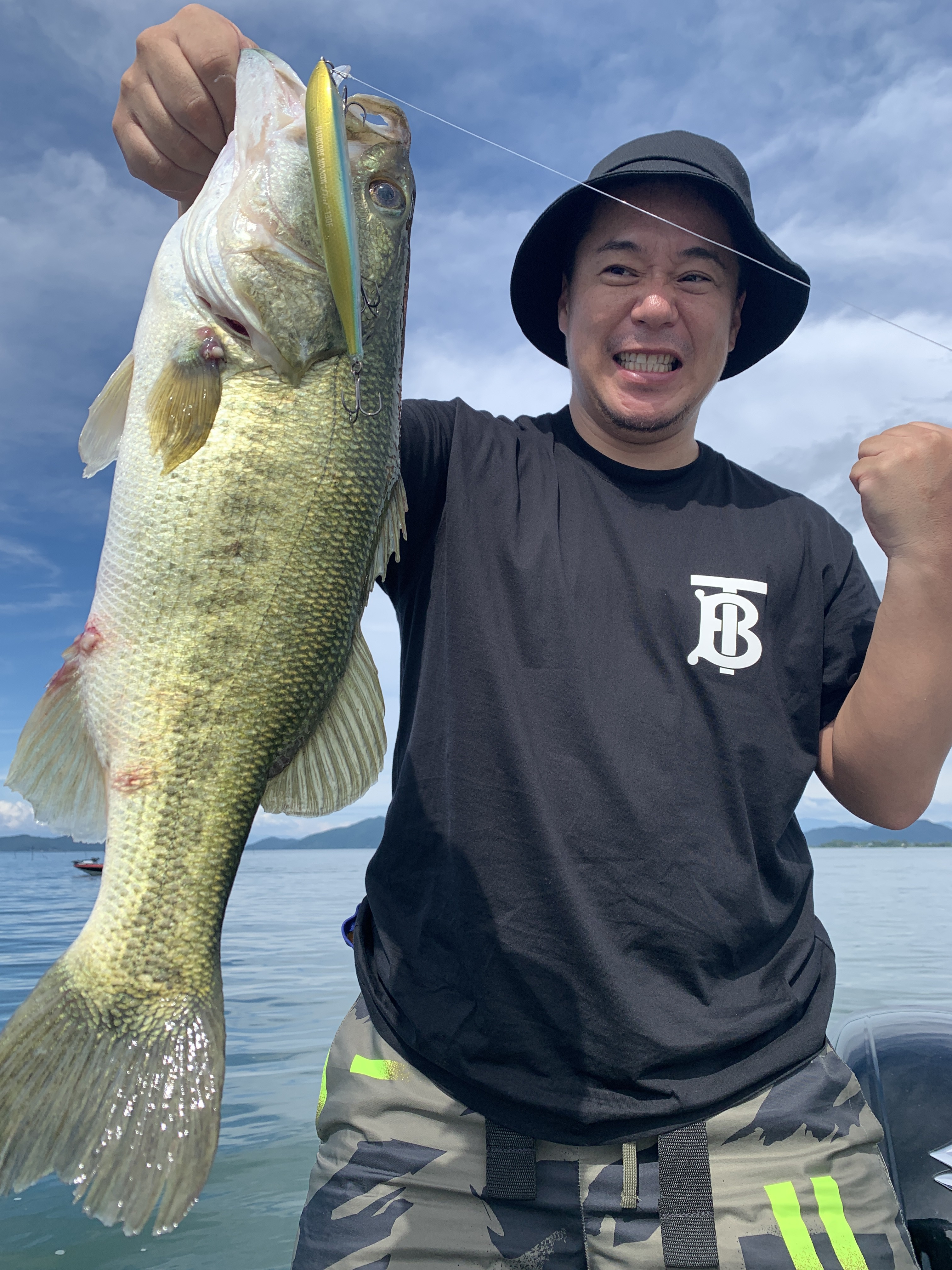 5180A38A-DEE1-4475-BB6D-B4AC333FDF95