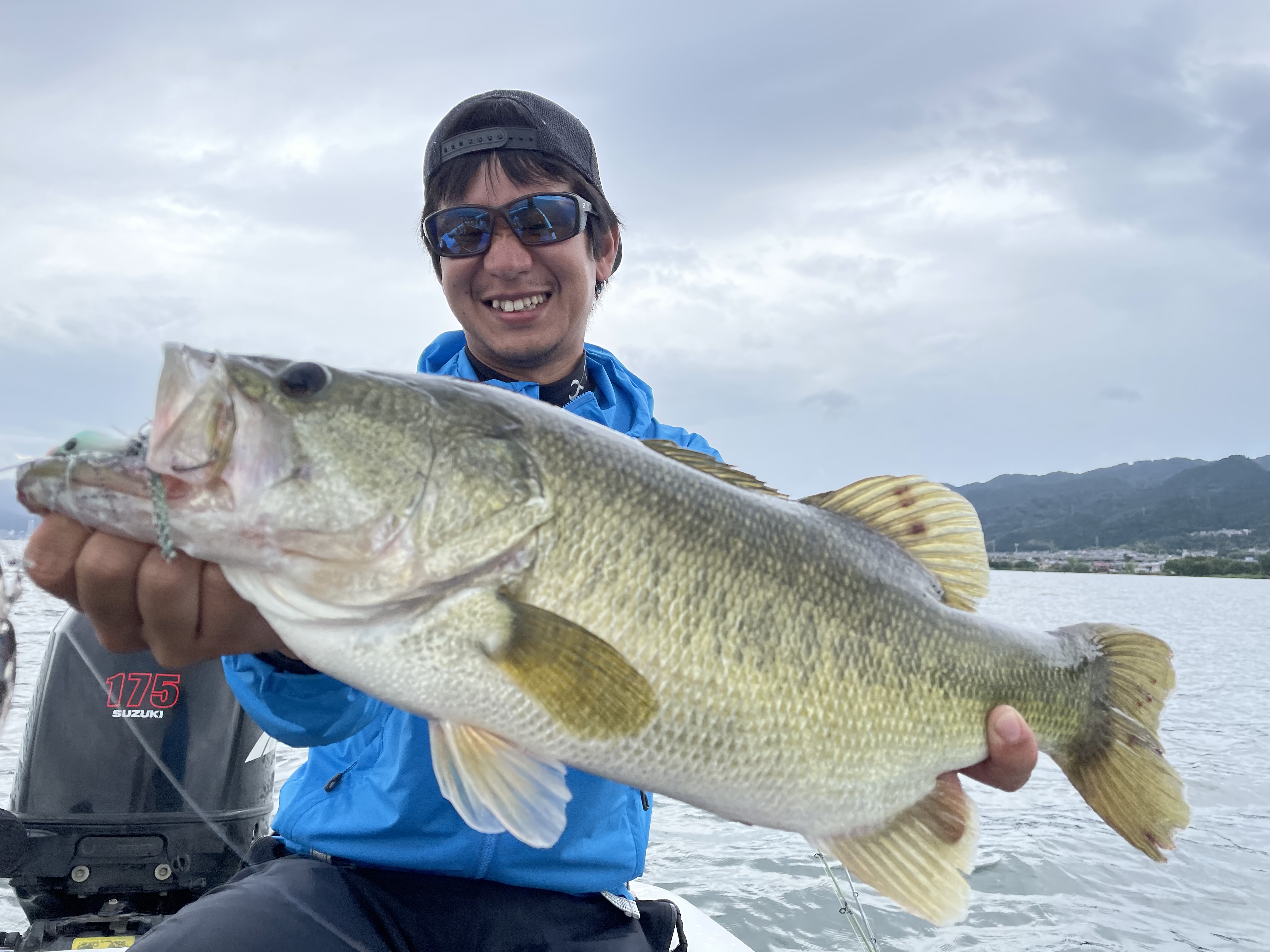 53454998-B876-4E7B-88D0-02122F445DB0